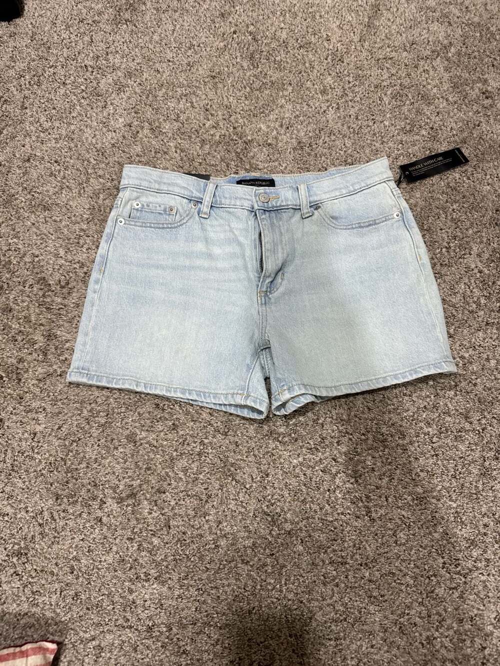 Banana Republic NWT Mid Rise Denim Shorts Size 4 Light Wash